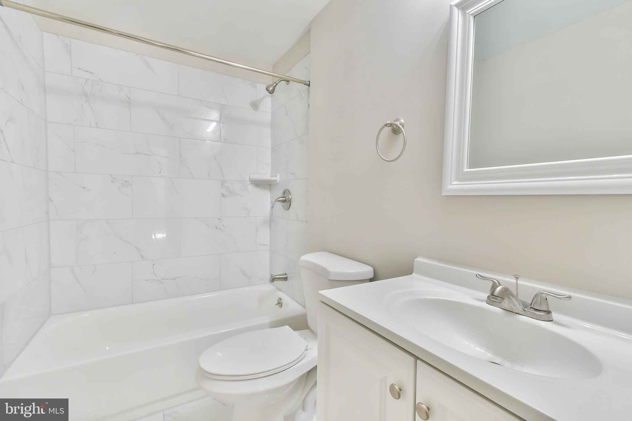 7618 Spruce Road Baltimore, MD 21222 - Photo 17 of 42 a bathroom with a sink a toilet and a bathtub