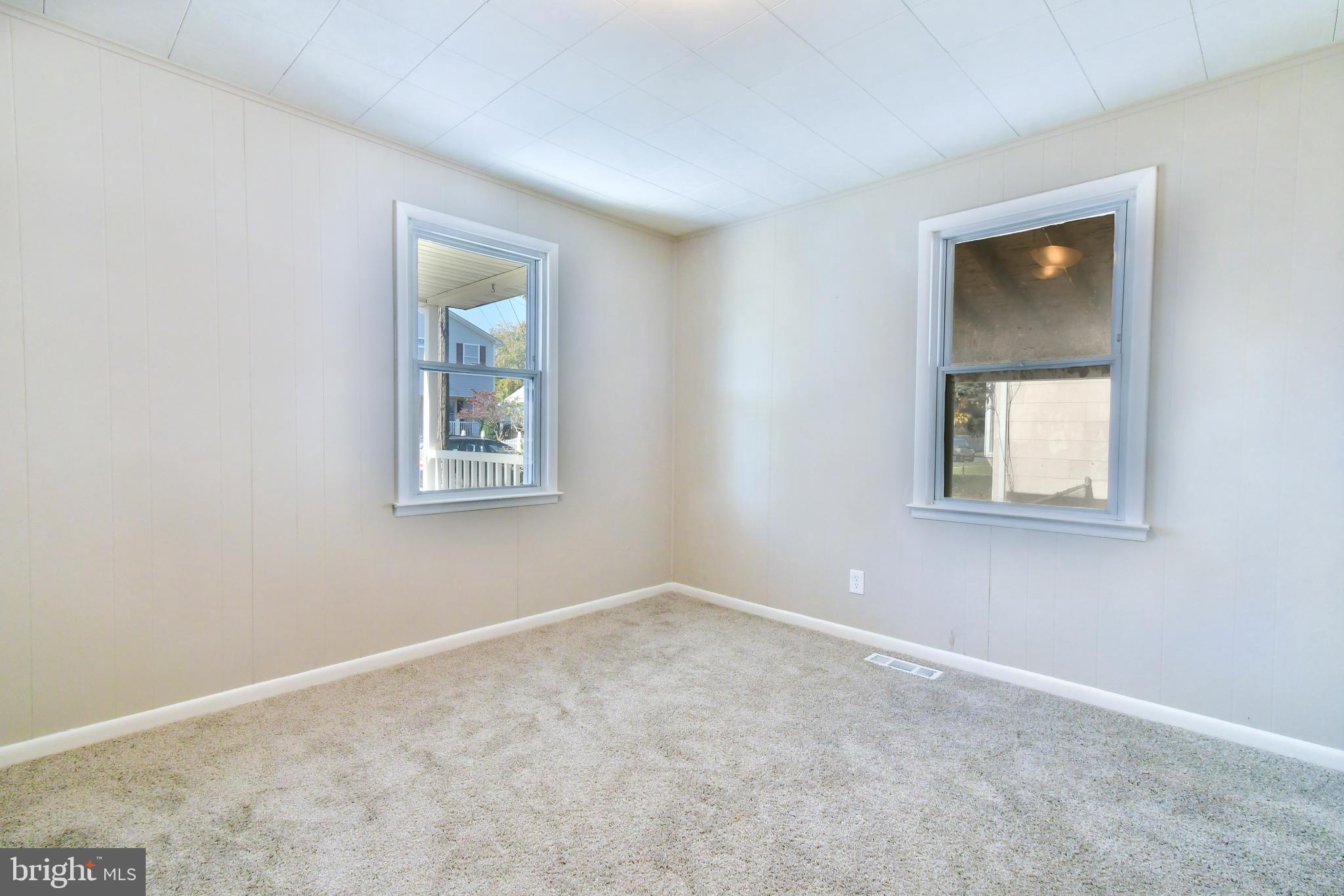 7618 Spruce Road Baltimore, MD 21222 - Photo 9 of 42 an empty room with windows and closet