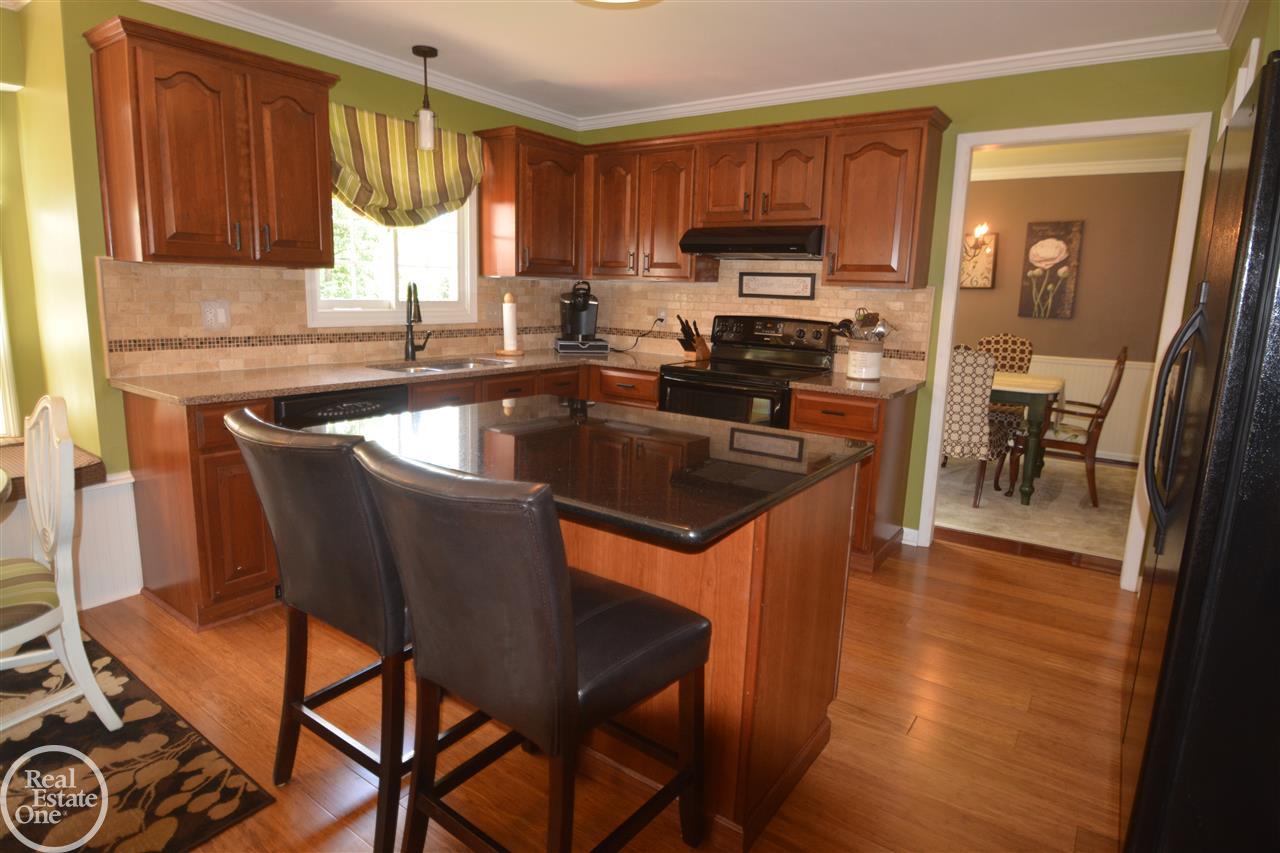 3999 Kaeleaf Road Lake Orion, MI 48360 - Photo 4 of 19 31259578-3.JPG