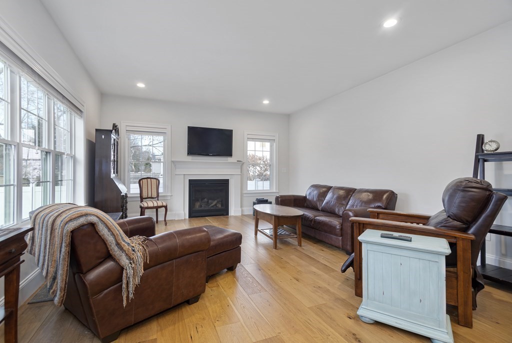 8 Whittier Road Natick, MA 01760 - Photo 3 of 23