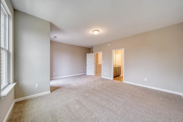 a view of empty room with window