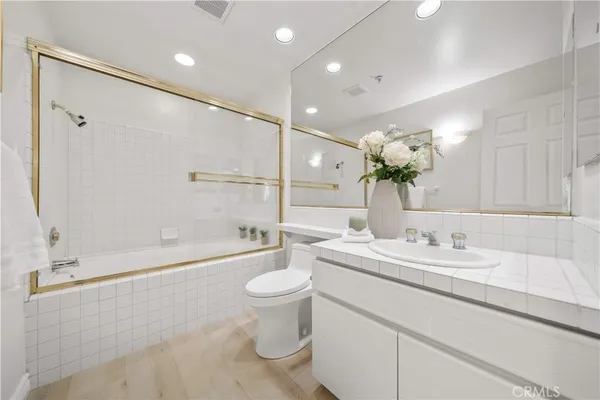 $3,600 | 2233 Martin, Unit 204, Irvine, CA 92612