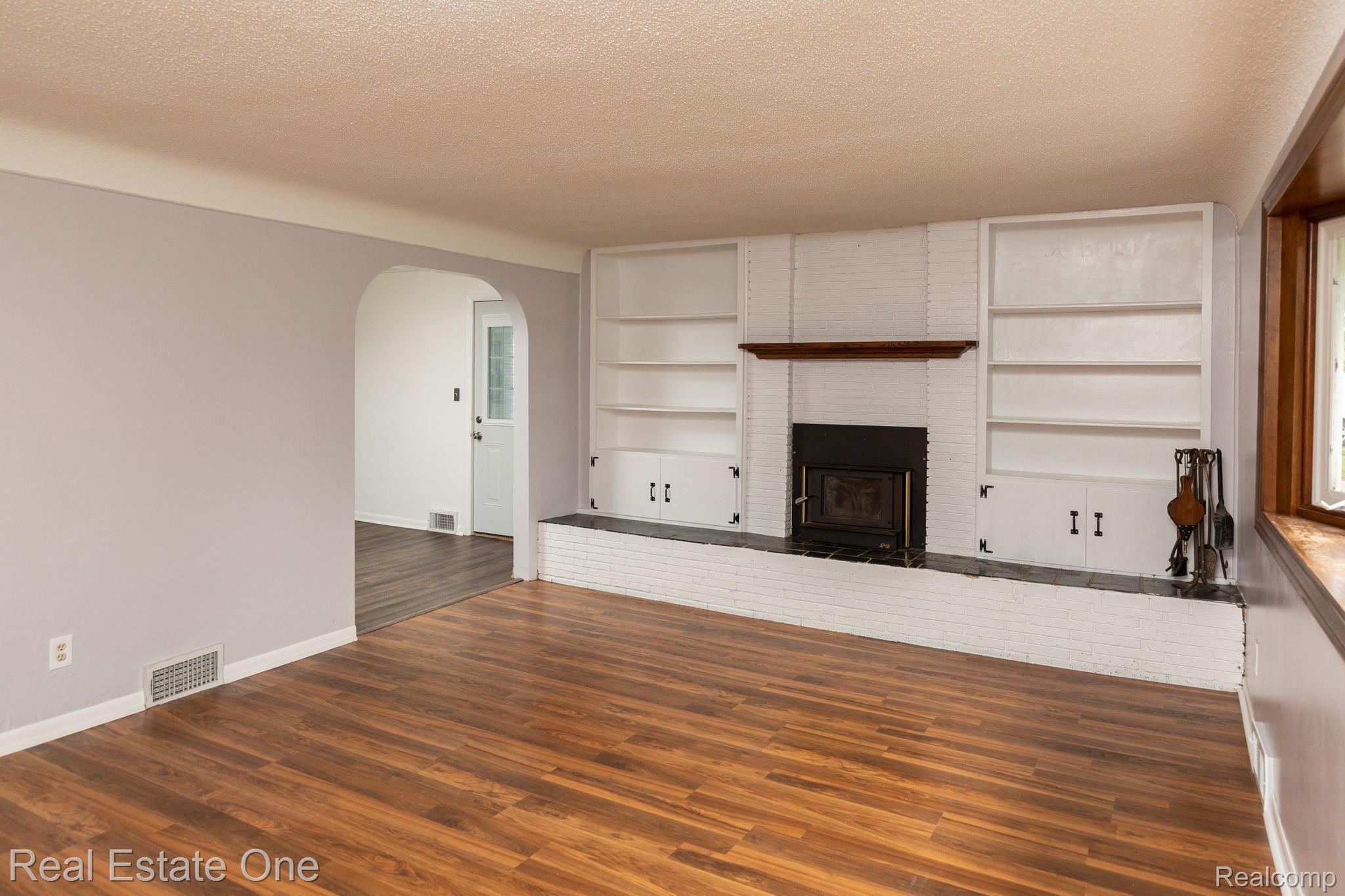 13345 Grafton Road Carleton, MI 48117 - Photo 7 of 34 13345GraftonRd-7.jpg