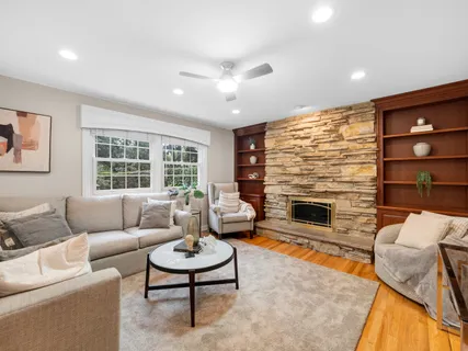 $899,000 | 3066 Knollwood Lane, Glenview, IL 60025