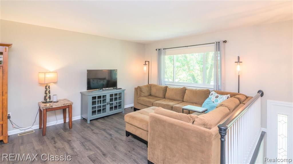 24712 Springbrook Drive Farmington, MI 48336 - Photo 12 of 46