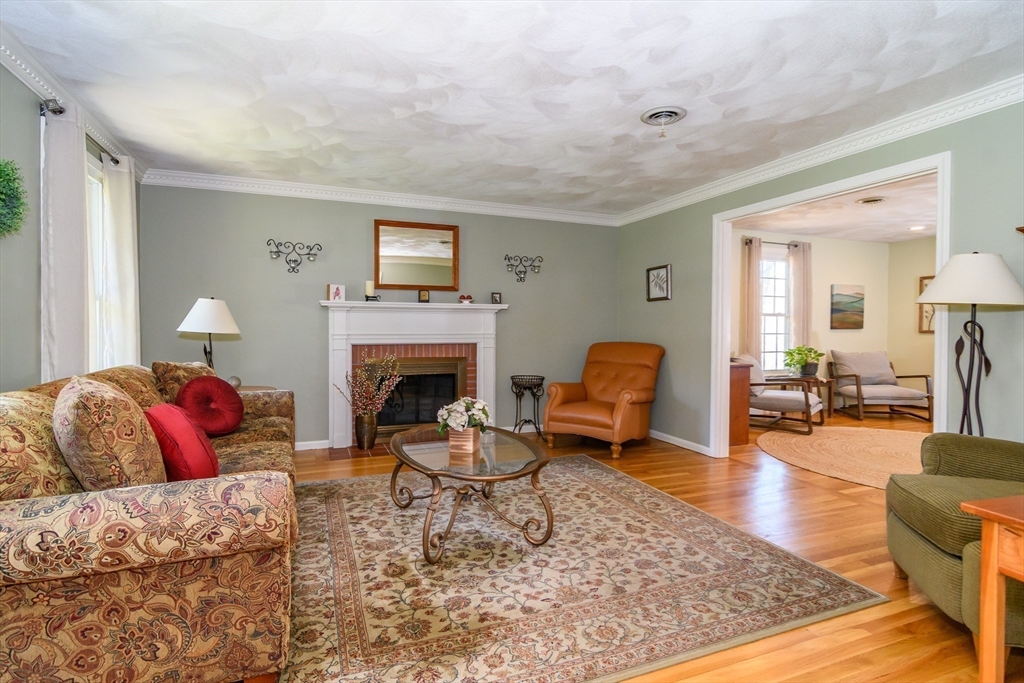 36 Bubbling Brook Road Walpole, MA 02081 - Photo 5 of 26