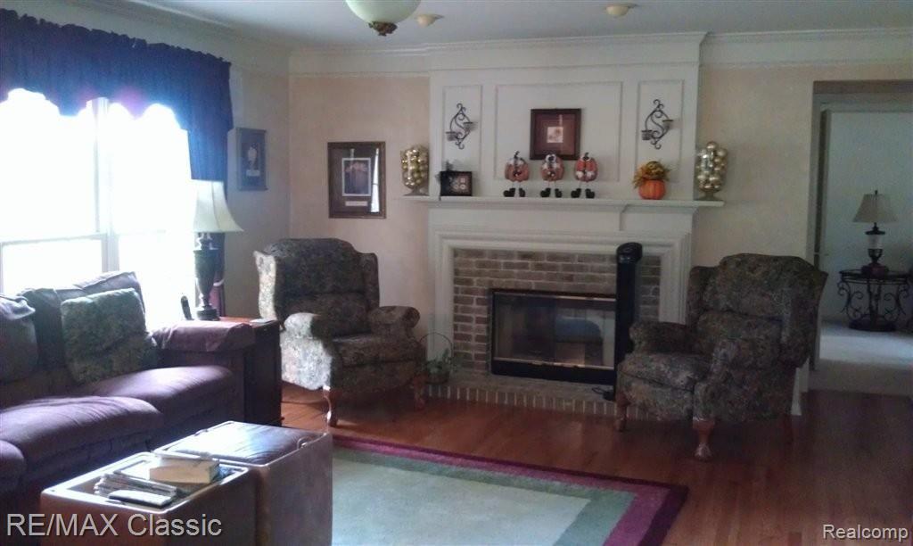46419 Mornington Road Canton, MI 48188 - Photo 22 of 35 Living room