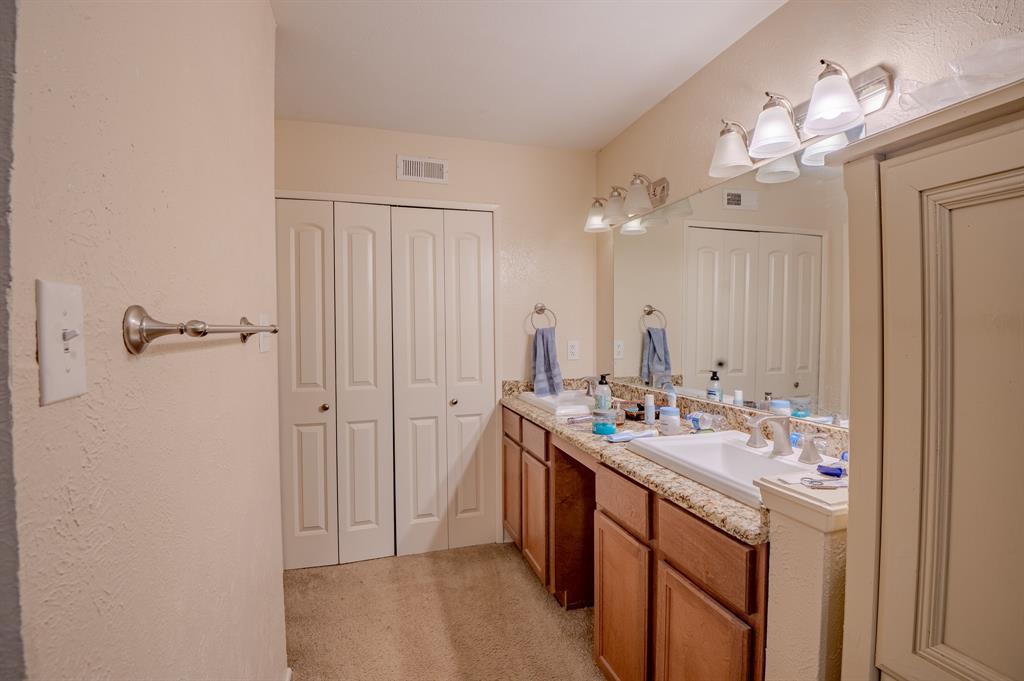 7105 Pineberry Road Dallas, TX 75249 - Photo 18 of 33 Gallery Image 18