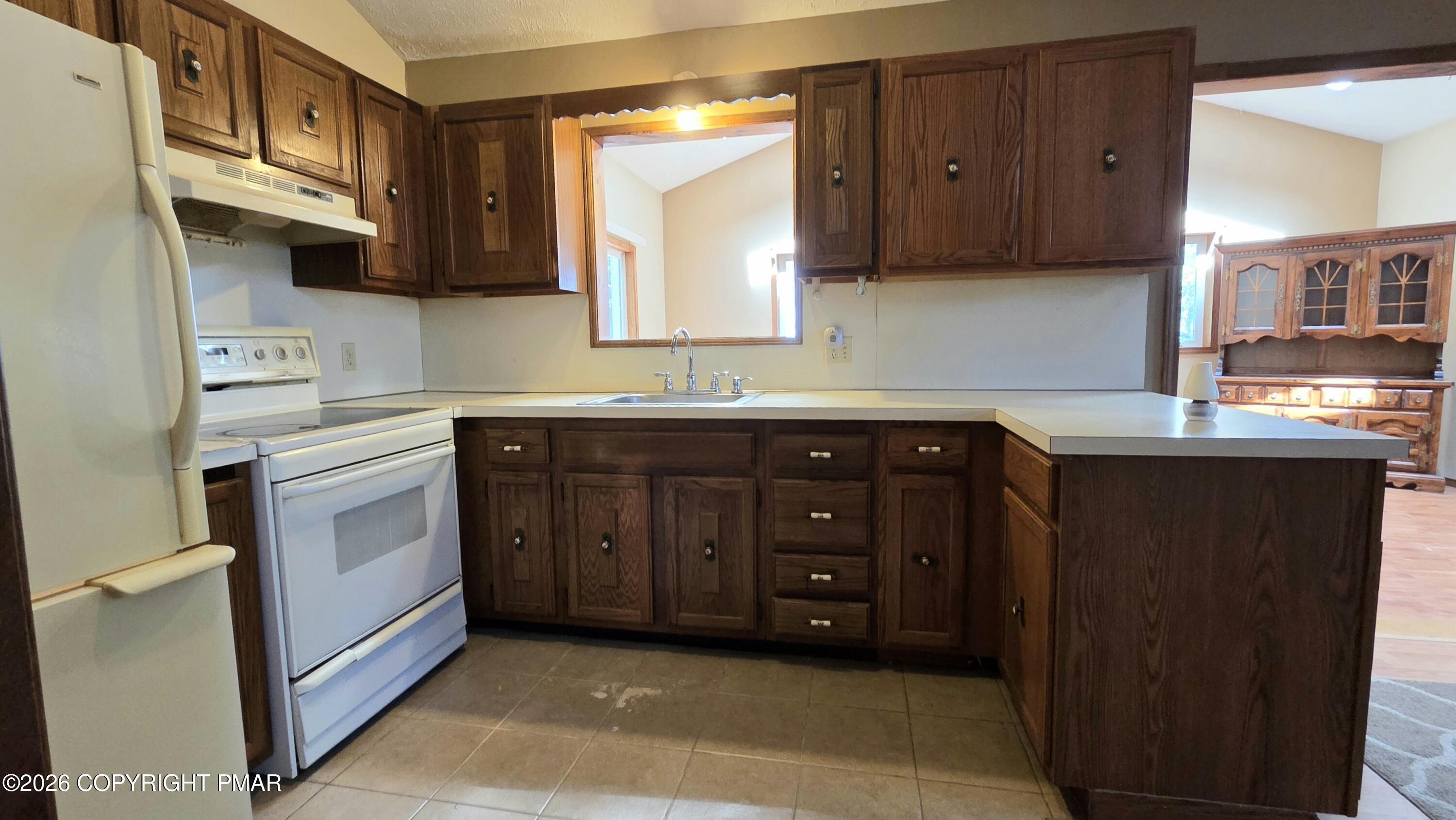 7531 Crest View Drive Tobyhanna, PA 18466 - Photo 9 of 45 Kitchen