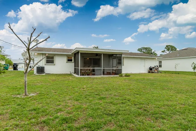 a front view of house with yard