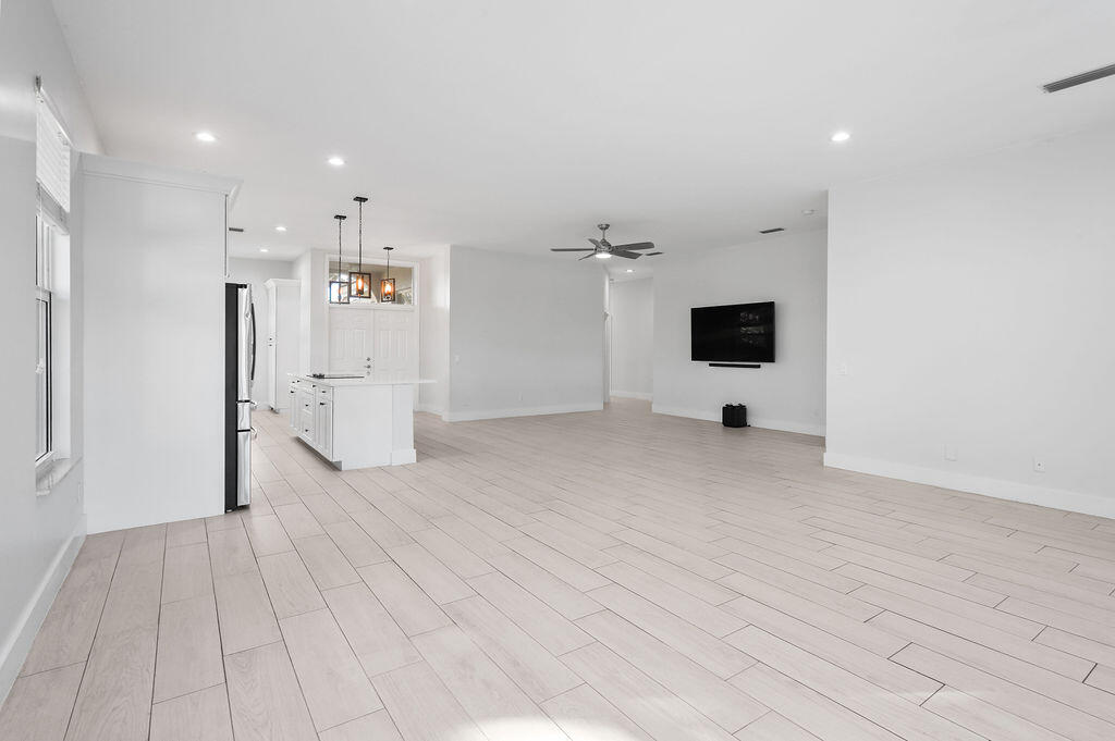 168 South Hampton Drive Jupiter, FL 33458 - Photo 8 of 33