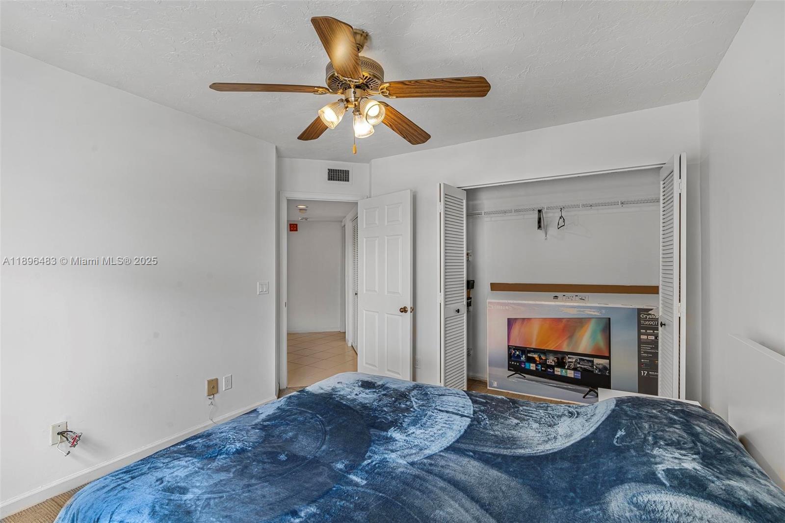 7507 La Paz Boulevard, Unit 407 Boca Raton, FL 33433 - Photo 26 of 34 a living room with furniture and a flat screen tv