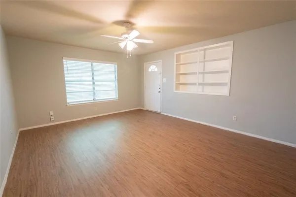 $1,350 | 5101 Locke Avenue, Unit 2900, Fort Worth, TX 76107
