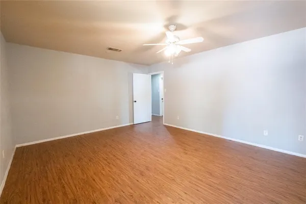 $1,350 | 5101 Locke Avenue, Unit 2900, Fort Worth, TX 76107