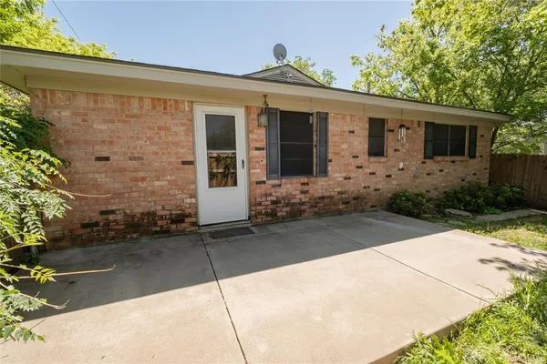 $1,350 | 5101 Locke Avenue, Unit 2900, Fort Worth, TX 76107