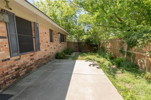 $1,350 | 5101 Locke Avenue, Unit 2900, Fort Worth, TX 76107