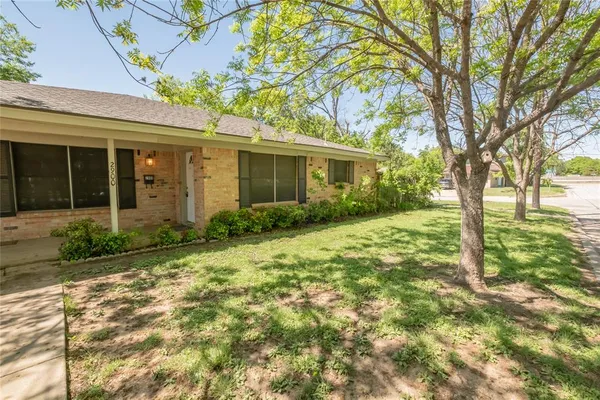 $1,350 | 5101 Locke Avenue, Unit 2900, Fort Worth, TX 76107