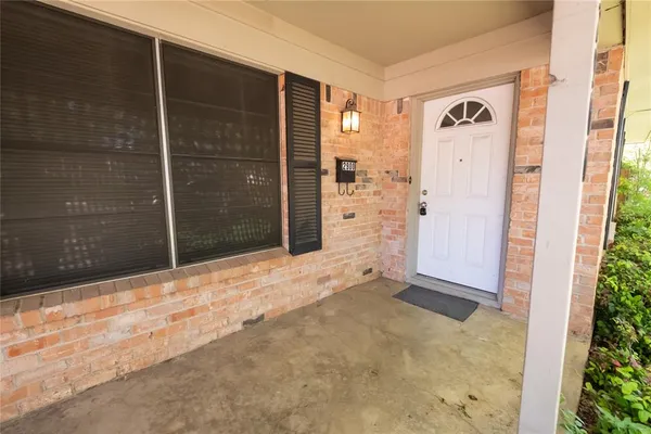 $1,350 | 5101 Locke Avenue, Unit 2900, Fort Worth, TX 76107