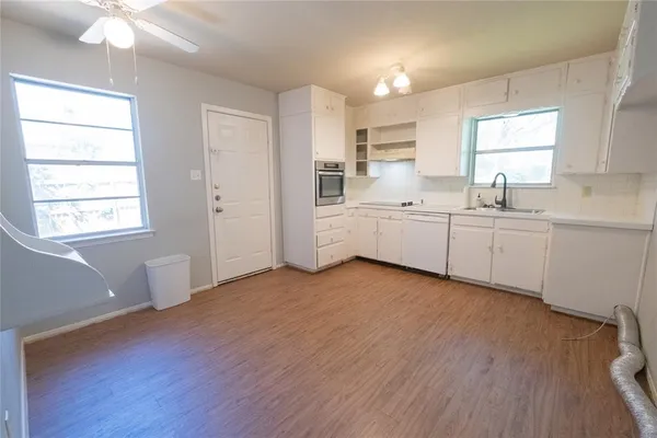 $1,350 | 5101 Locke Avenue, Unit 2900, Fort Worth, TX 76107