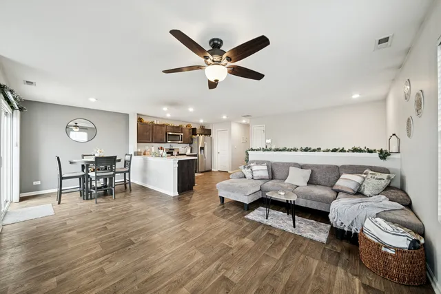 $349,900 | 3828 Gansett Parkway, Elgin, IL 60124