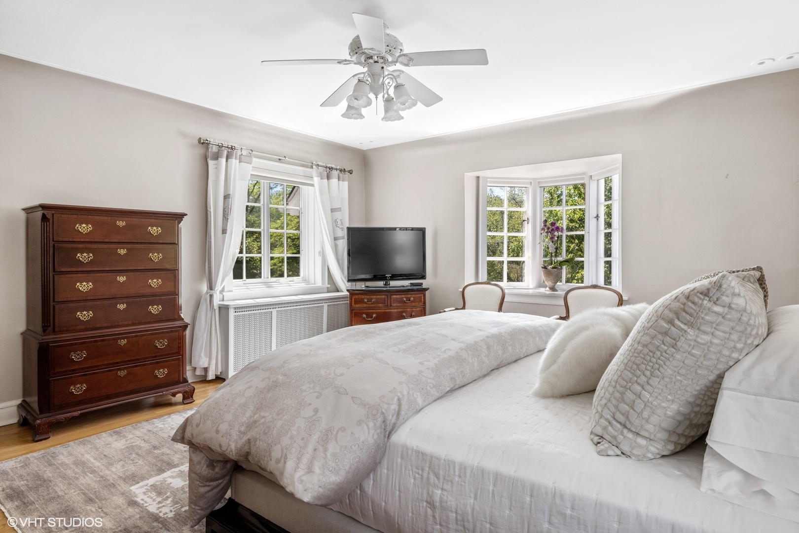 474 Ash Street Winnetka, IL 60093 - Photo 26 of 57 a bedroom with a bed and a flat screen tv