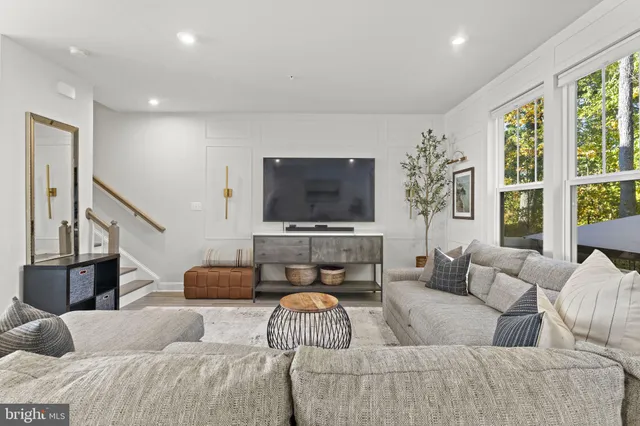 $624,900 | 8357 Meadowood Drive, Hanover, MD 21076