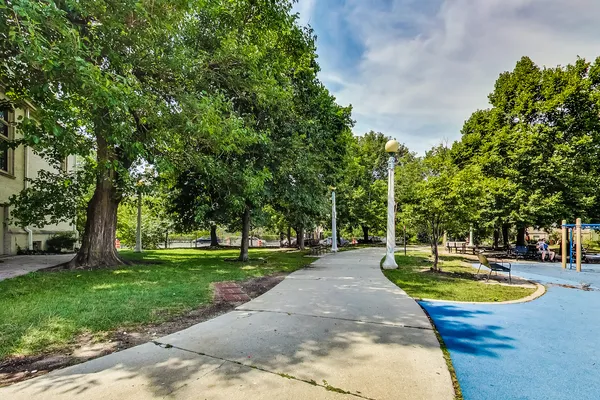 $172,500 | 6171 North Sheridan Road, Unit 806, Chicago, IL 60660