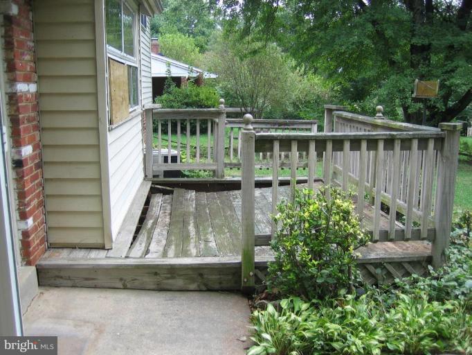 1209 Ednor Road Silver Spring, MD 20905 - Photo 18 of 21 Deck