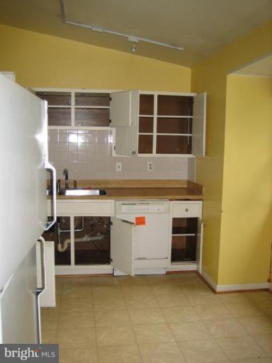 1209 Ednor Road Silver Spring, MD 20905 - Photo 5 of 21 Kitchen