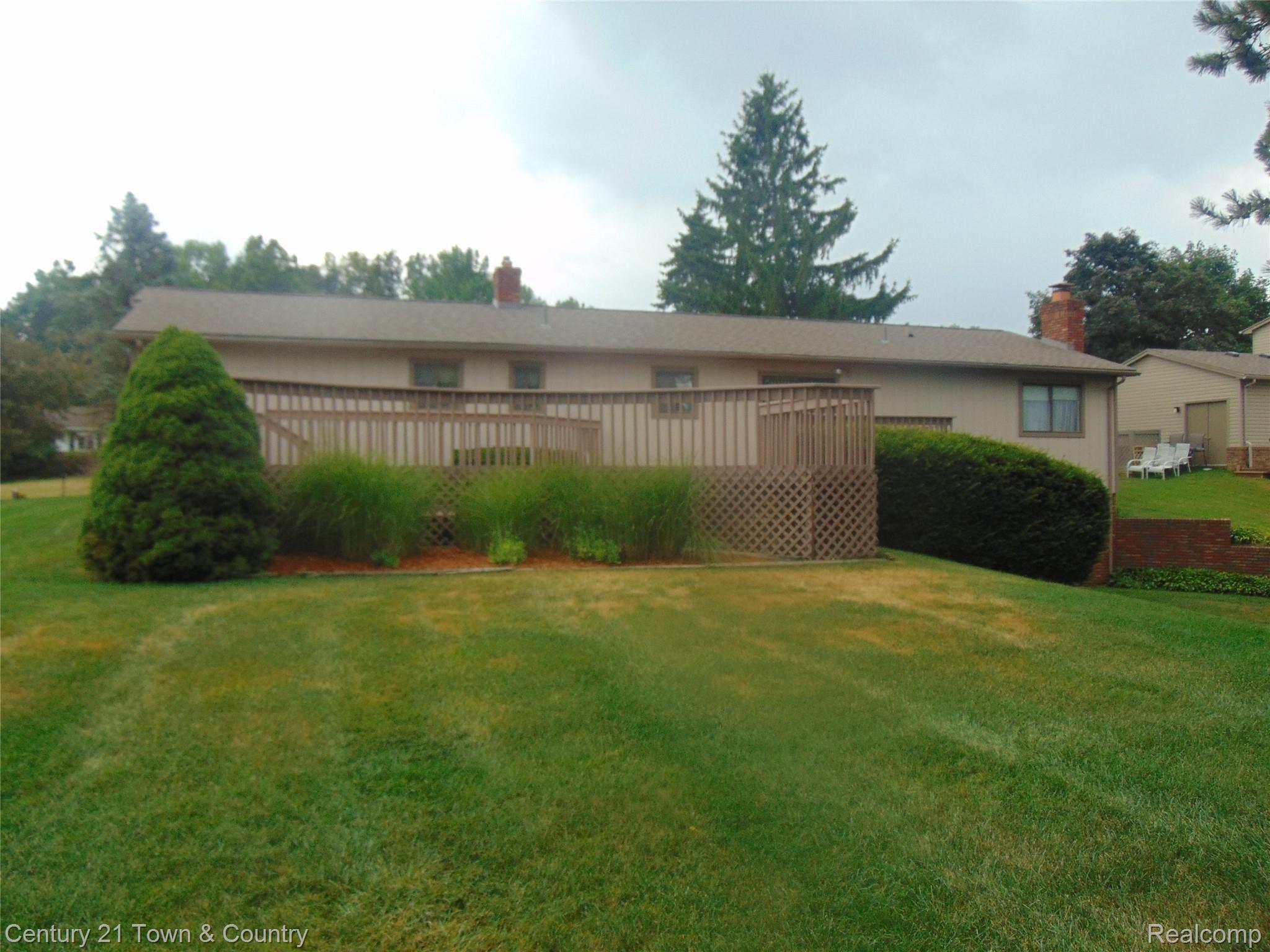 9555 Ridge Top Trail Clarkston, MI 48348 - Photo 48 of 49 Back View of House & Deck.....