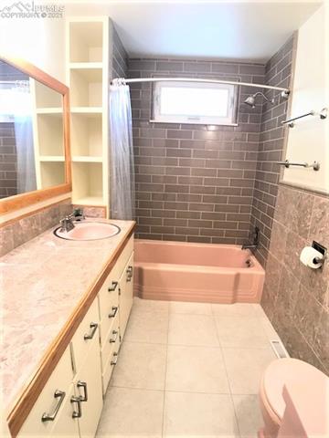 1014 West Cheyenne Road Colorado Springs, CO 80906 - Photo 14 of 32 Master Bathroom!