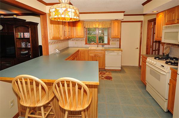 141 Avondale Road Longmeadow, MA 01106 - Photo 10 of 27 Gallery Image 10