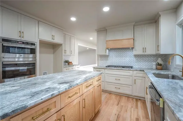 $999,000 | 9919 High Drive, Leawood, KS 66206