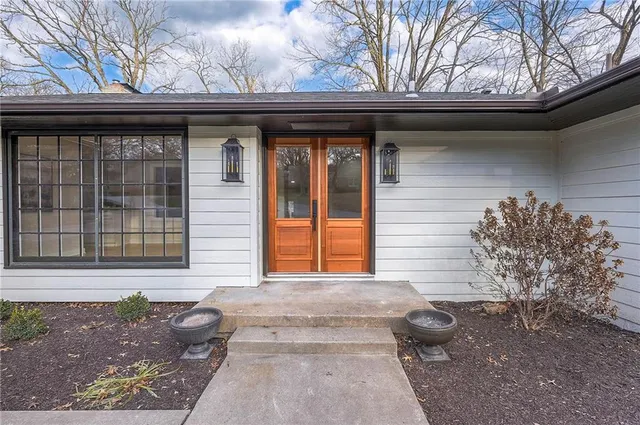 $999,000 | 9919 High Drive, Leawood, KS 66206