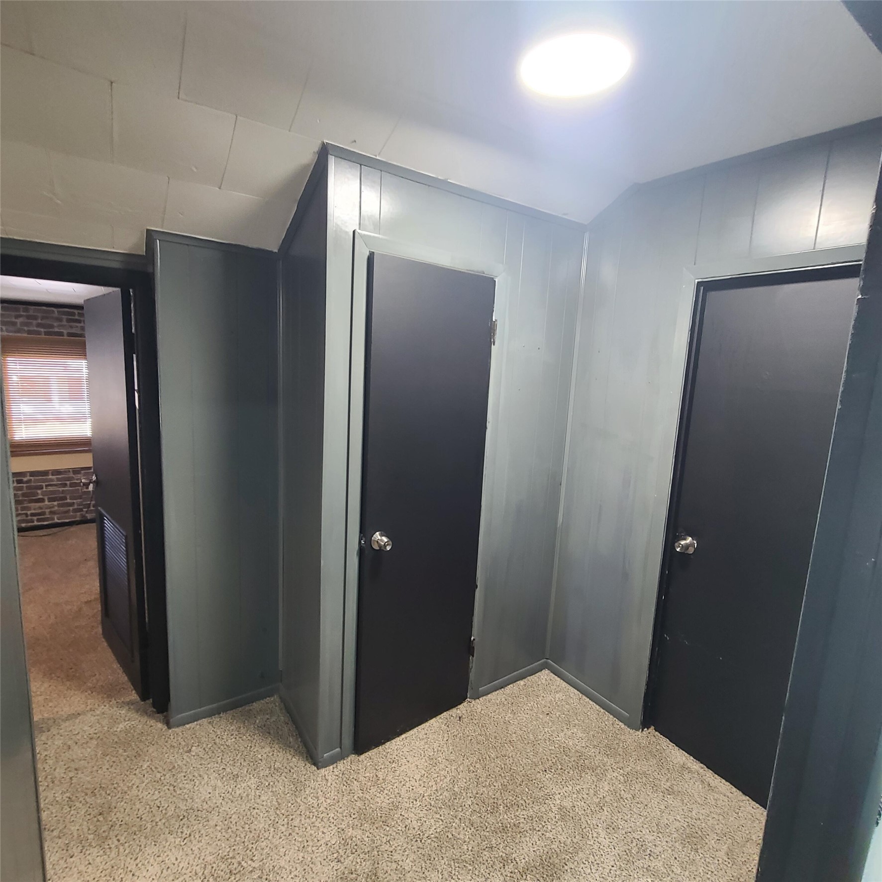 615 East Washington Street Giddings, TX 78942 - Photo 11 of 22 an empty room with closet and mirror