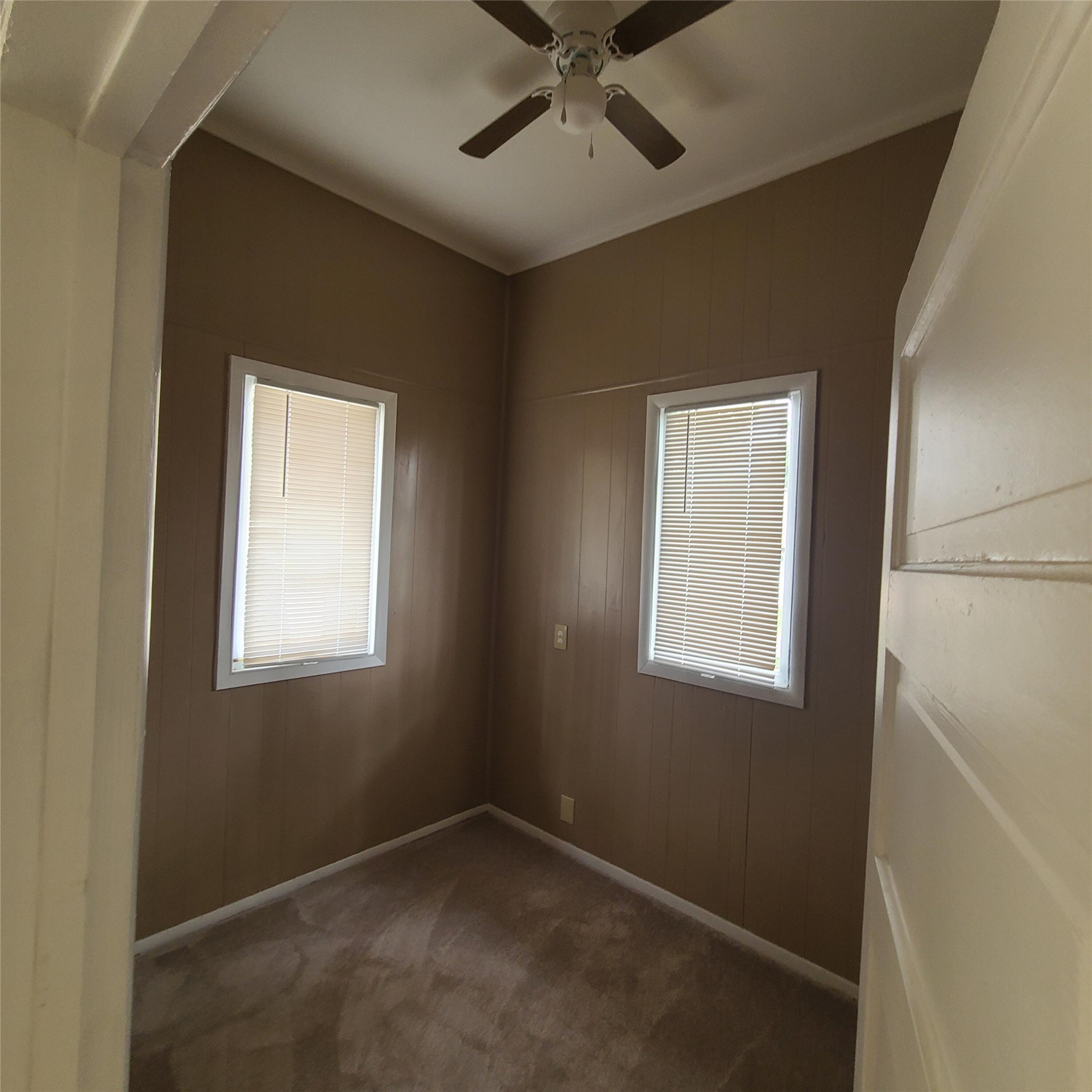 615 East Washington Street Giddings, TX 78942 - Photo 17 of 22 an empty room with a window