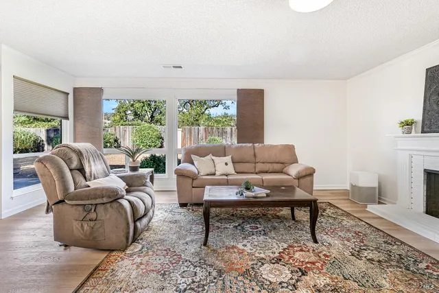 $549,000 | 199 White Oak Drive, Santa Rosa, CA 95409