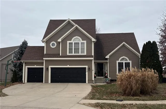 $497,500 | 9028 North Walrond Avenue, Kansas City, MO 64156