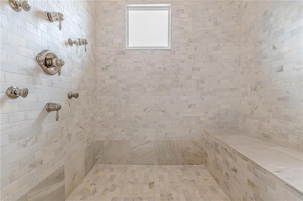 2010 Caladium Way Roswell, GA 30075 - Photo 31 of 71 a bathroom with a shower