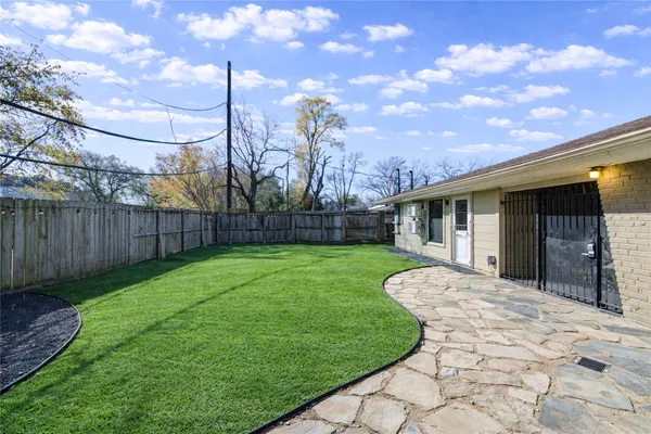 $2,250 | 3201 Westridge Street, Unit A, Houston, TX 77025