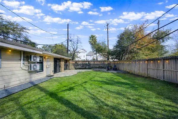 $2,250 | 3201 Westridge Street, Unit A, Houston, TX 77025