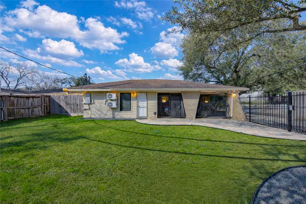 $2,250 | 3201 Westridge Street, Unit A, Houston, TX 77025