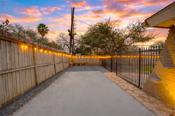 $2,250 | 3201 Westridge Street, Unit A, Houston, TX 77025