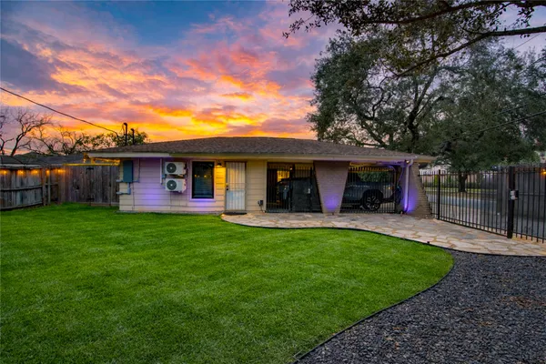 $2,250 | 3201 Westridge Street, Unit A, Houston, TX 77025