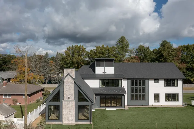 $3,986,000 | 4 Autumn Lane, Saratoga Springs, NY 12866