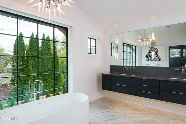 $3,986,000 | 4 Autumn Lane, Saratoga Springs, NY 12866