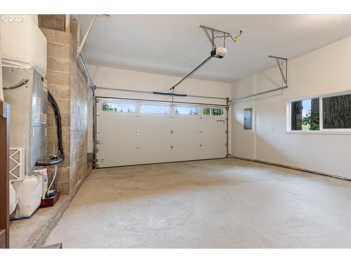 32900 Southeast Colorado Road Sandy, OR 97055 - Photo 13 of 38 a view of a garage