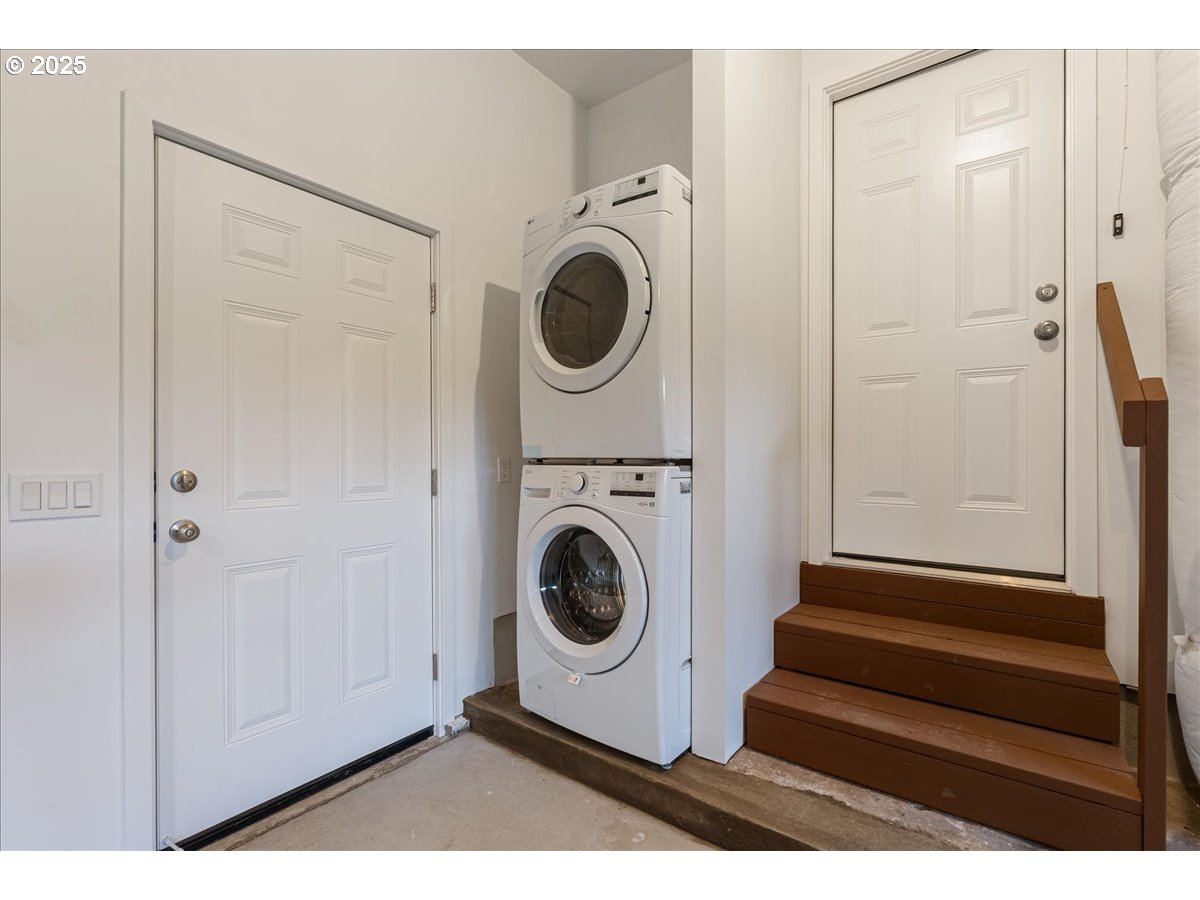 32900 Southeast Colorado Road Sandy, OR 97055 - Photo 25 of 38 a utility room with dryer and washer
