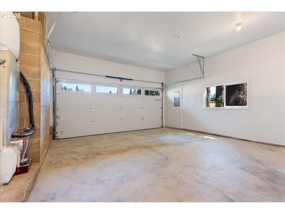32900 Southeast Colorado Road Sandy, OR 97055 - Photo 27 of 38 a view of a garage