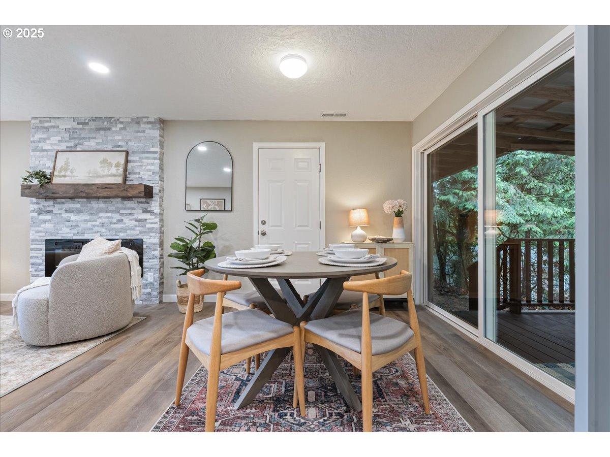 32900 Southeast Colorado Road Sandy, OR 97055 - Photo 9 of 38 a dining room with furniture and window view